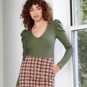 NWT Wild Fable Olive Green Puff Shoulder V-Neck Long Sleeve Bodysuit Size L